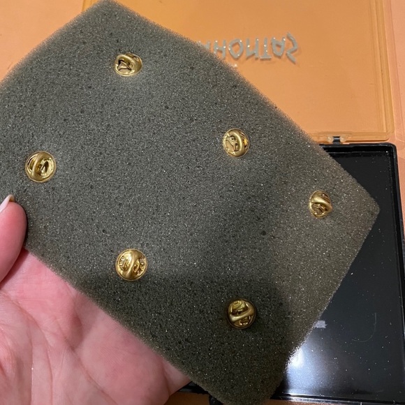 Rare Vintage Pocahontas Disney Pin Set - Picture 2 of 3